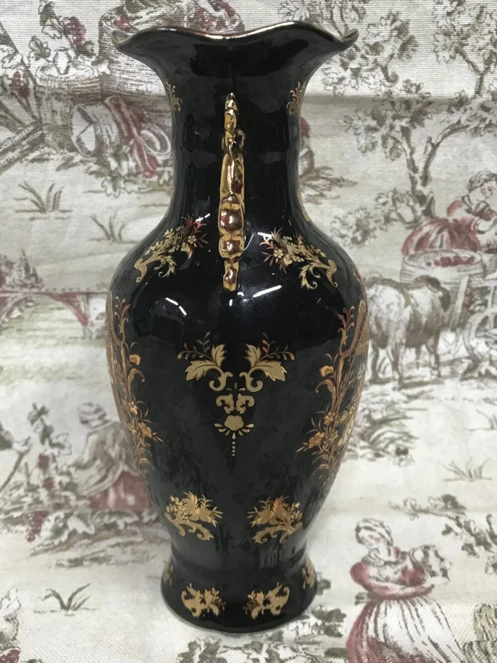 Chinese Vintage Black & Gold Art Porcelain Vase